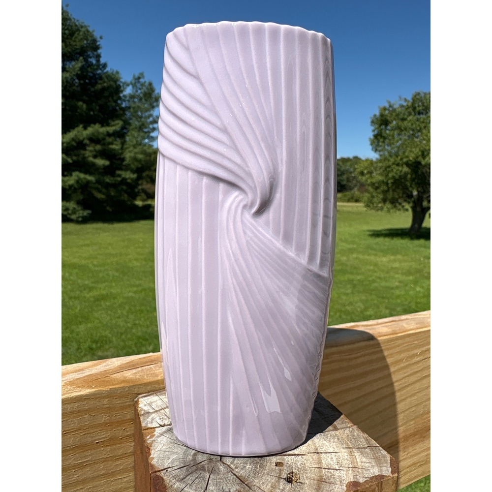 Avon Lavender Ceramic Swirl Vase Ribbed Textured Purple Home Decor 7 Inch
